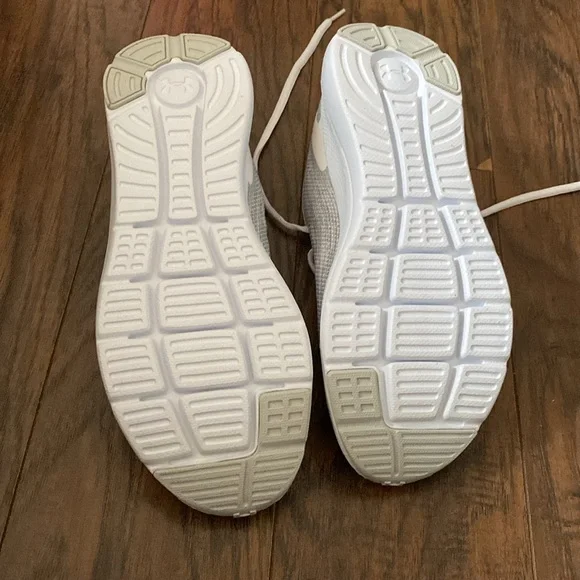 NWOT. Under Armour Charged Impulse sneakers. Size 8.5 - Picture 7 of 7
